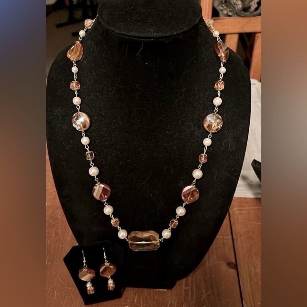 Passion peach necklace with crystals and glass pearls with gold findings